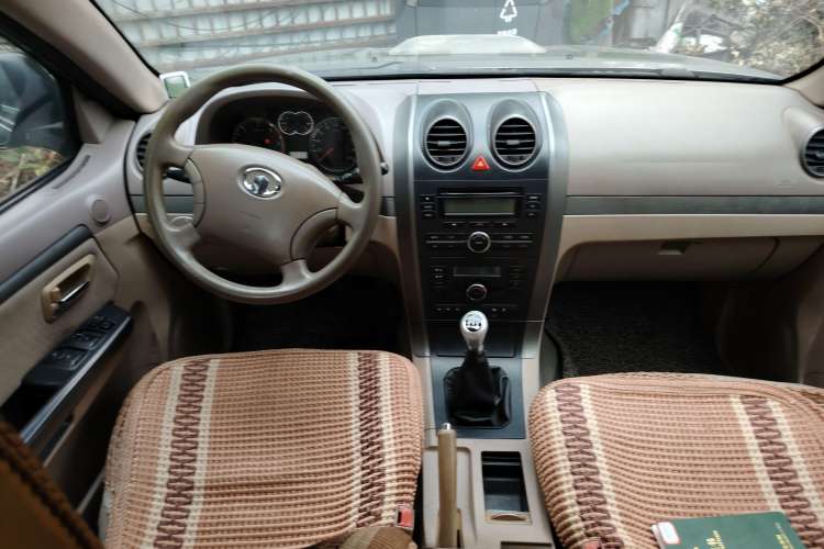 Used Haval H3 2010 Leading Edition 2.5 TCI Four-Wheel-Drive Luxury Model Center Console