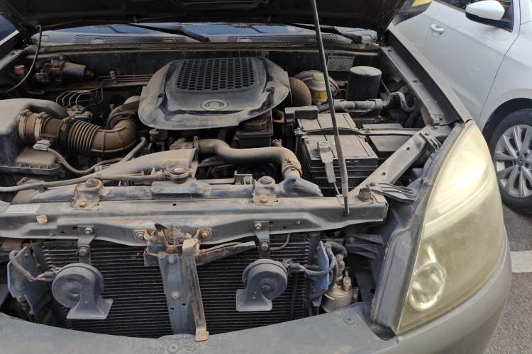 Used Haval H3 2010 Leading Edition 2.5 TCI Four-Wheel-Drive Ultra-Luxury Model Engine Bay Left