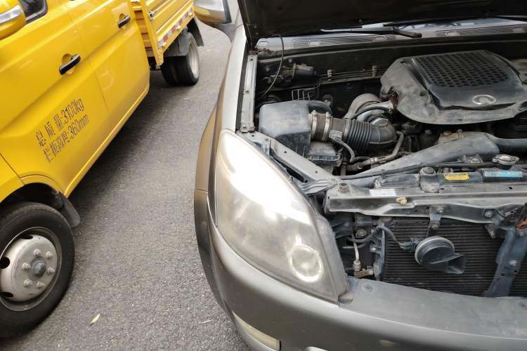 Used Haval H3 2010 Leading Edition 2.5 TCI Four-Wheel-Drive Luxury Model Engine Bay Right