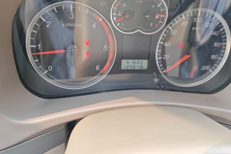 Used Haval H3 2010 Leading Edition 2.5 TCI Four-Wheel-Drive Ultra-Luxury Model Odometer Close Up