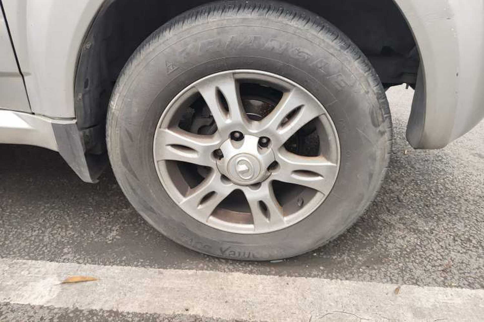 Used Haval H3 2010 Leading Edition 2.5 TCI Two-Wheel Drive Comfort Model Right Front Wheel Hub