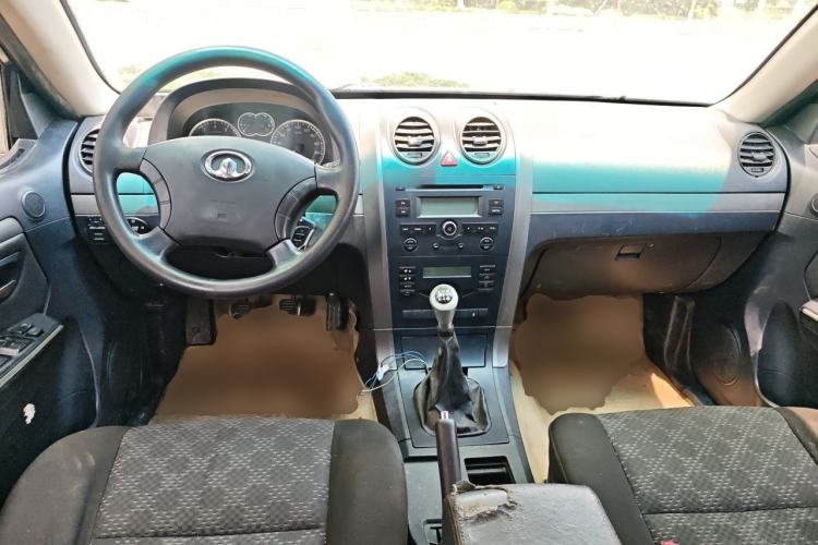 Used Haval H3 2012 Ruiyi Edition 2.0L Four-Wheel Drive Version Center Console