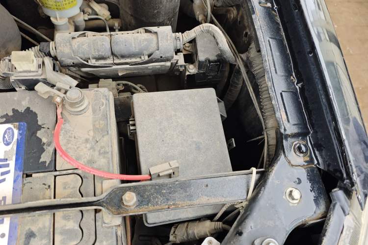 Used Haval H3 2012 2.5 TCI Two-Wheel-Drive Champion Edition Engine Bay Left