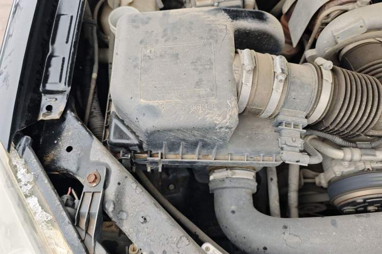 Used Haval H3 2012 2.5 TCI Two-Wheel-Drive Champion Edition Engine Bay Right