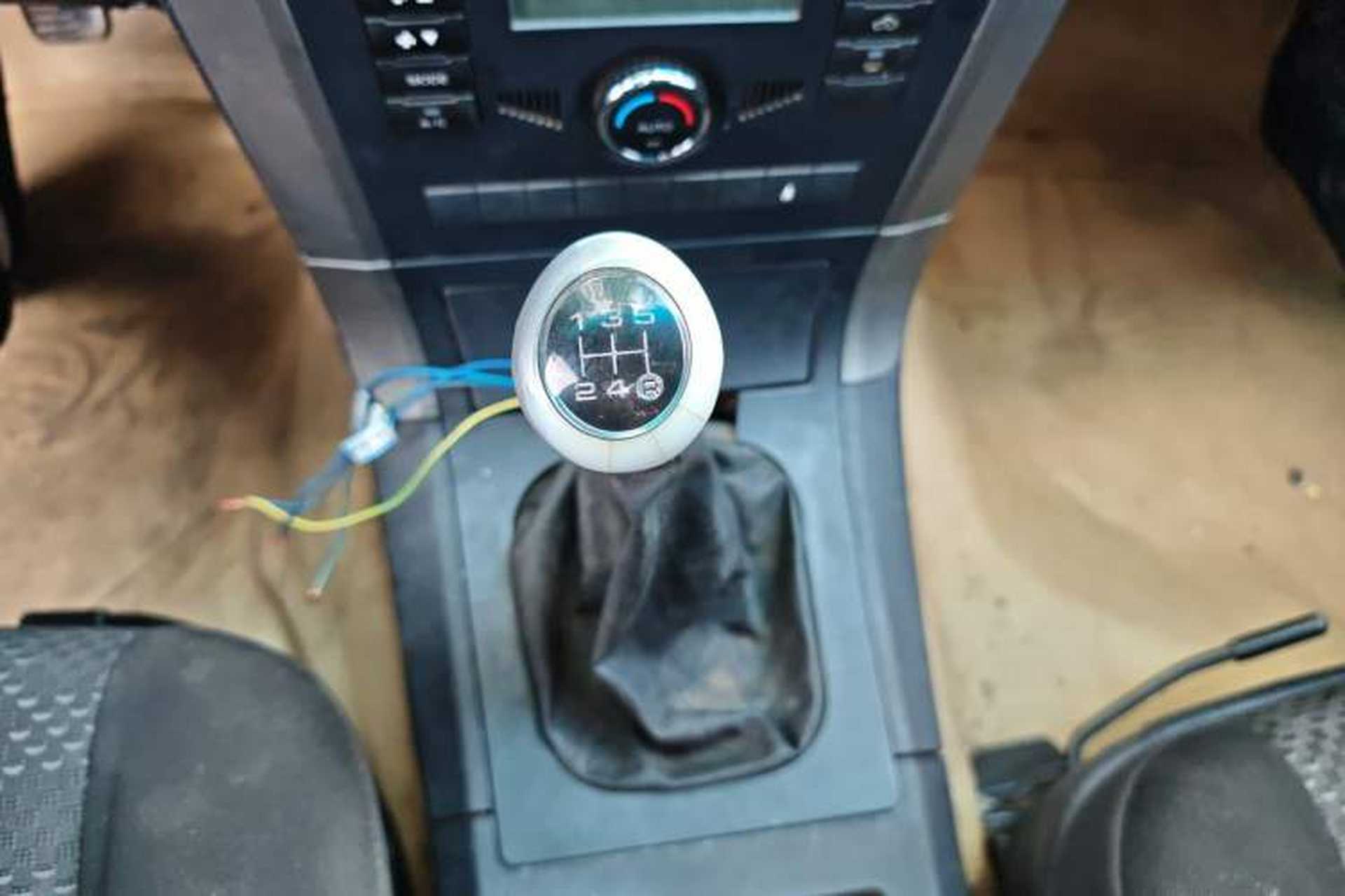 Used Haval H3 2012 Ruiyi Edition 2.0L Four-Wheel Drive Version Gear Lever