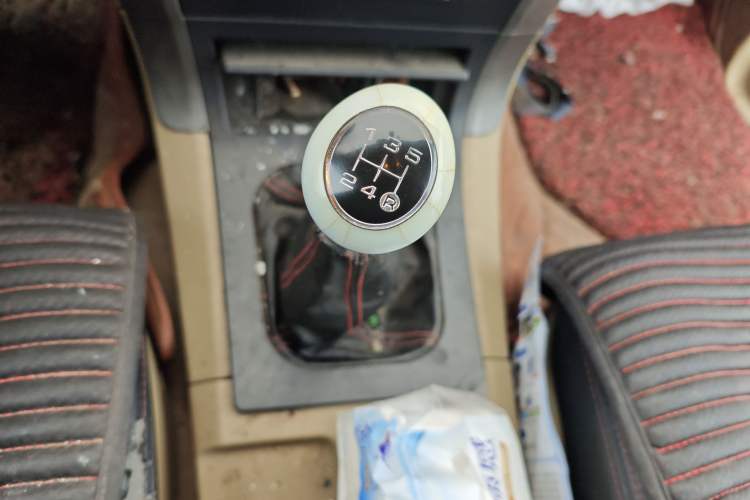 Used Haval H3 2012 2.5 TCI Two-Wheel-Drive Champion Edition Gear Lever