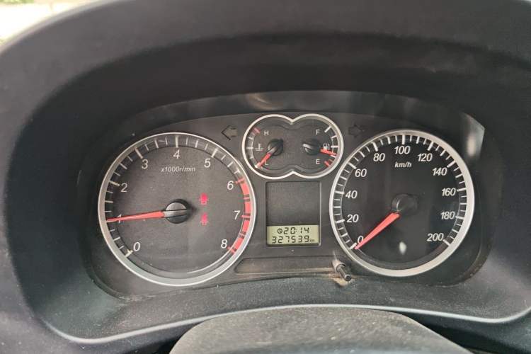 Used Haval H3 2012 Ruiyi Edition 2.0L Four-Wheel Drive Version Instrument Cluster