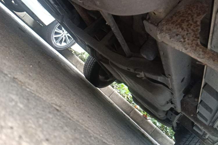 Used Haval H3 2012 2.5 TCI Two-Wheel-Drive Champion Edition Chassis Front Left