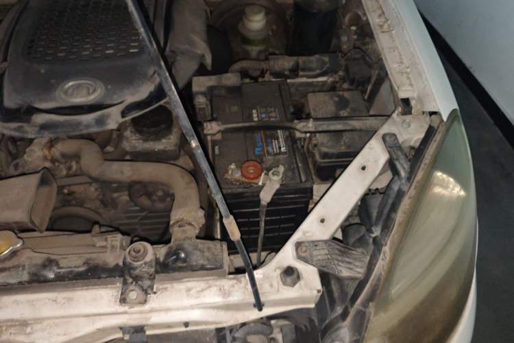 Used Haval H3 2012 2.5 TCI Two-Wheel-Drive Champion Edition Engine Bay Left