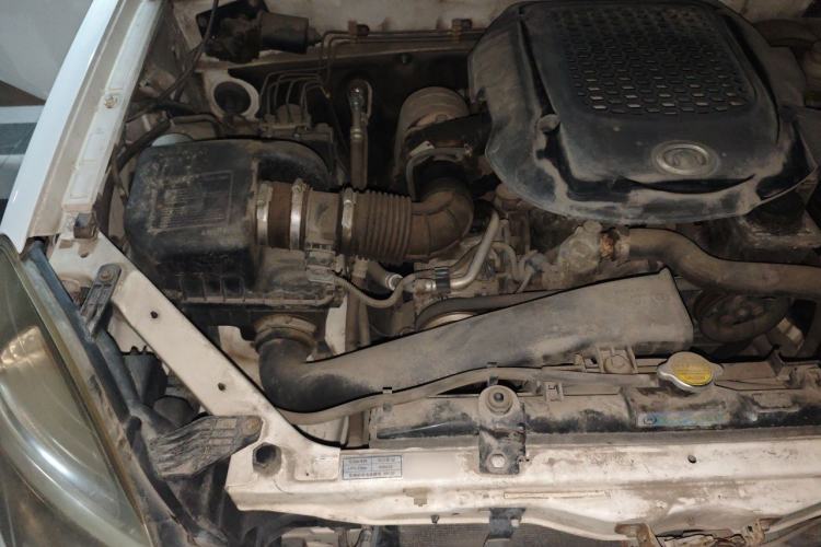 Used Haval H3 2012 2.5 TCI Two-Wheel-Drive Champion Edition Engine Bay Right