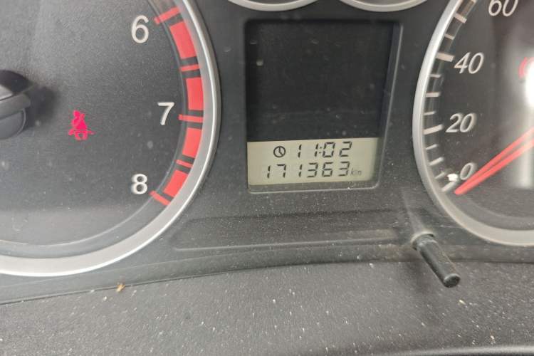 Used Haval H3 2012 Ruiyi Edition 2.0L Luxury Model Odometer Close Up