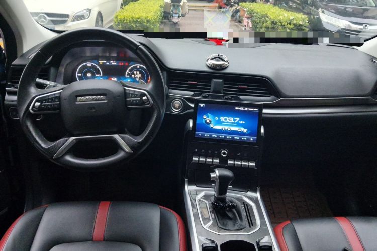 Used Haval H4 2018 Red-Label 1.5 GDIT DCT Fashion Edition Center Console