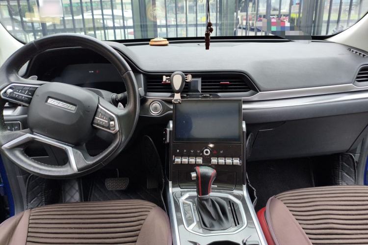 Used Haval H4 2018 Red-Label 1.5 GDIT DCT Fashion Edition Center Console