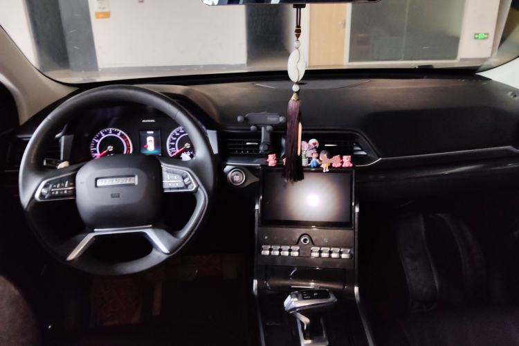 Used Haval H4 2018 Blue Label 1.3 GDIT DCT Fashion Edition Center Console