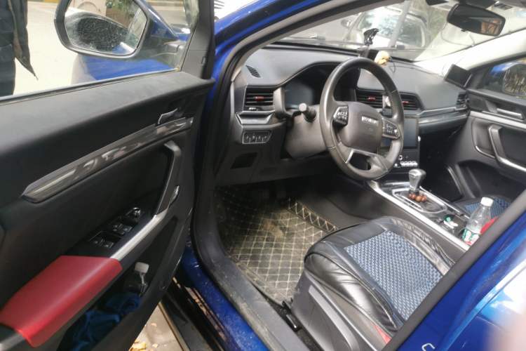 Used Haval H4 2018 Blue Label 1.5 GDIT DCT Fashion Edition Driver Seat