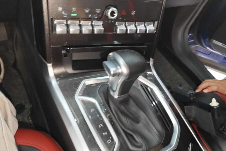 Used Haval H4 2018 Blue Label 1.5 GDIT DCT Fashion Edition Gear Lever