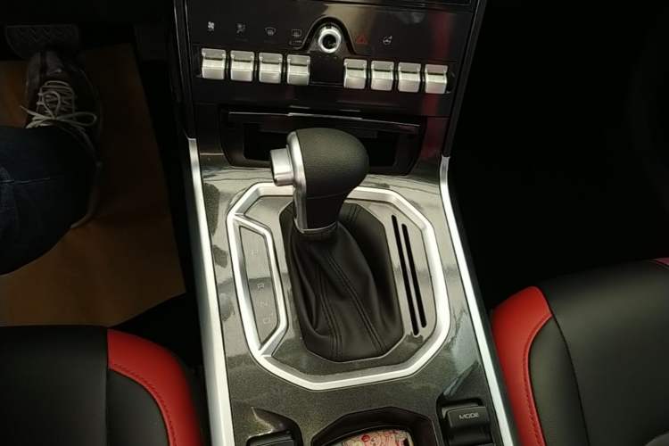 Used Haval H4 2018 Red-Label 1.5 GDIT DCT Fashion Edition Gear Lever
