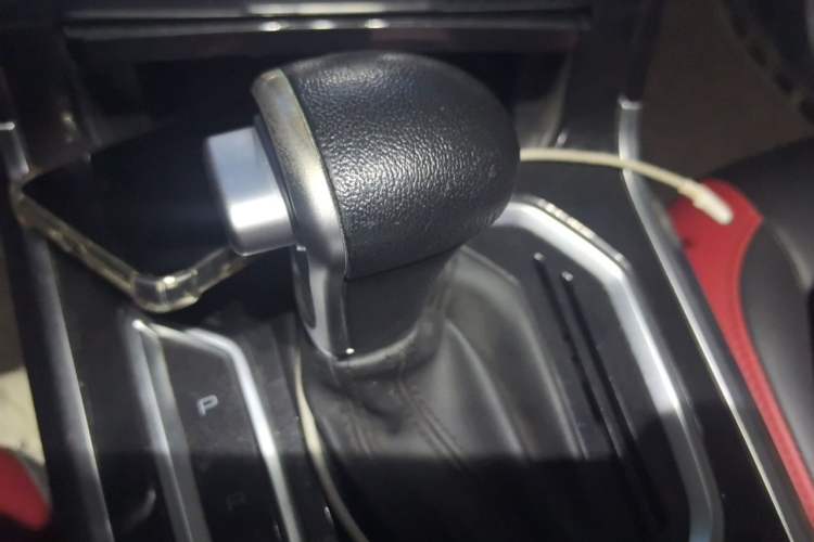 Used Haval H4 2018 Blue Label 1.5 GDIT DCT Fashion Edition Gear Lever