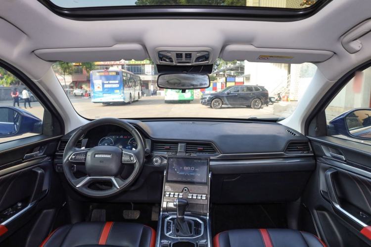 Used Haval H4 2018 Red-Label 1.5 GDIT DCT Fashion Edition Interior 2