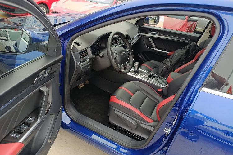 Used Haval H4 2018 Blue Label 1.5 GDIT DCT Fashion Edition Interior 3