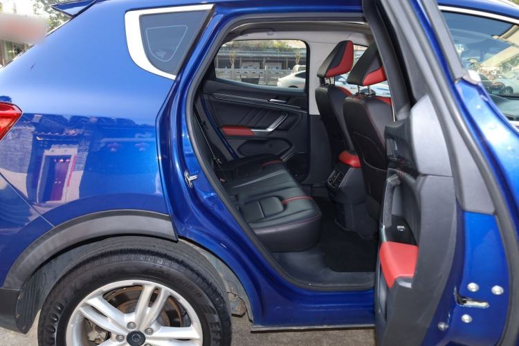 Used Haval H4 2018 Red-Label 1.5 GDIT DCT Fashion Edition Interior 4