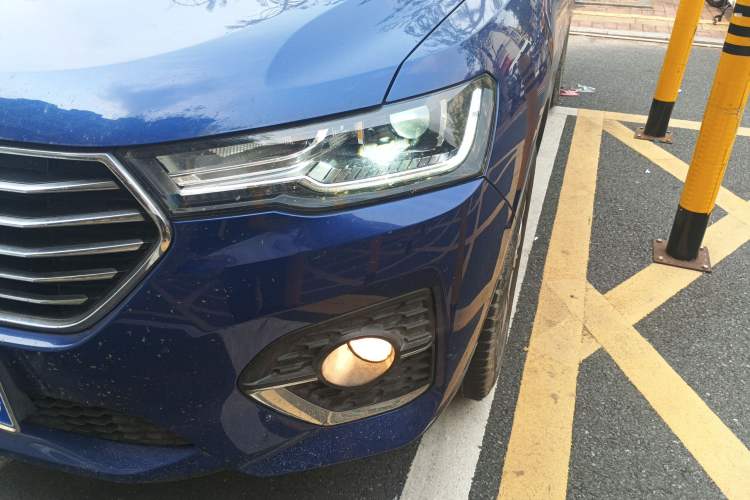 Used Haval H4 2018 Blue Label 1.5 GDIT DCT Fashion Edition Left Front Headlight