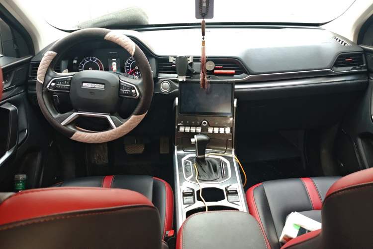 Used Haval H4 2018 Red-Label 1.5 GDIT DCT Fashion Edition Center Console