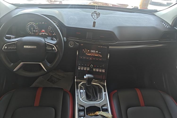 Used Haval H4 2018 Red-Label 1.5 GDIT DCT Fashion Edition Center Console