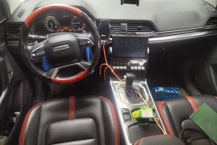 Used Haval H4 2018 Red-Label 1.5 GDIT DCT Fashion Edition Center Console