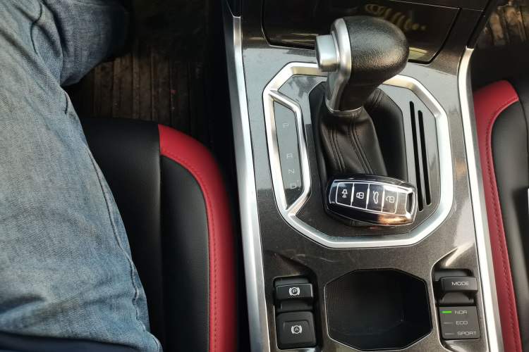 Used Haval H4 2018 Red-Label 1.5 GDIT DCT Fashion Edition Gear Lever