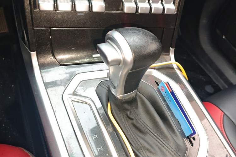 Used Haval H4 2018 Red-Label 1.5 GDIT DCT Fashion Edition Gear Lever