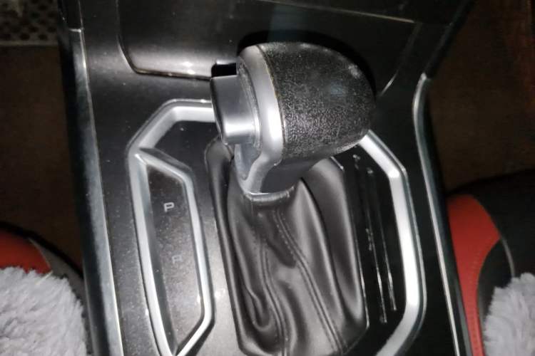 Used Haval H4 2018 Red-Label 1.5 GDIT DCT Fashion Edition Gear Lever