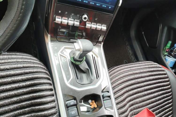 Used Haval H4 2018 Red-Label 1.5 GDIT DCT Fashion Edition Gear Lever