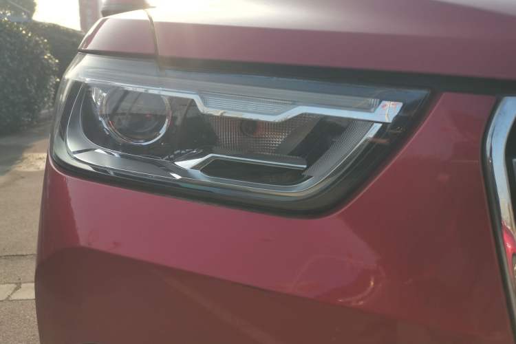 Used Haval H4 2018 Red-Label 1.5 GDIT DCT Fashion Edition Right Front Headlight
