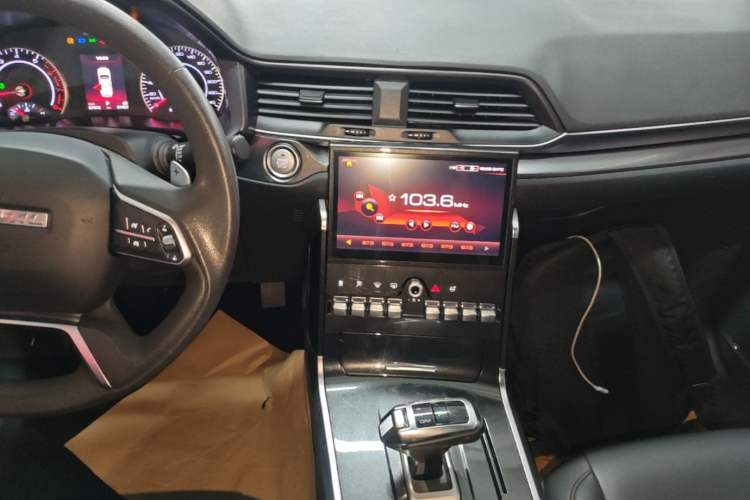 Used Haval H4 2018 Red-Label 1.3 GDIT DCT Fashion Edition Audio And AC Panel