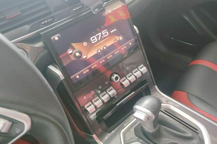 Used Haval H4 2018 Red-Label 1.5 GDIT DCT Fashion Edition Audio And AC Panel