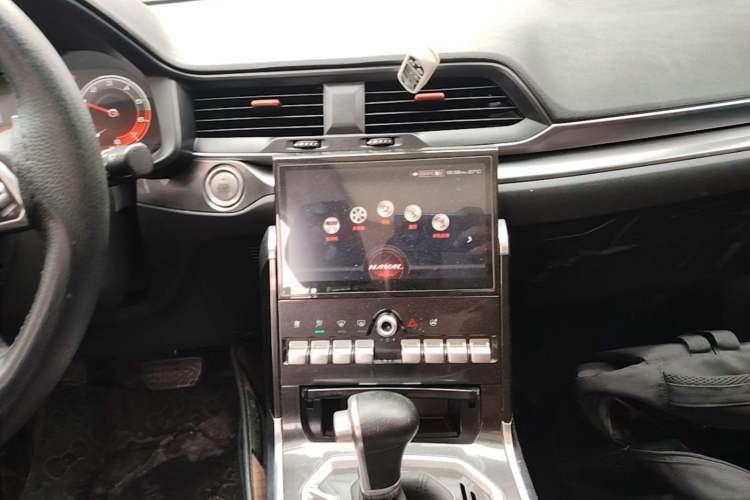 Used Haval H4 2018 Red-Label 1.5 GDIT DCT Fashion Edition Audio And AC Panel