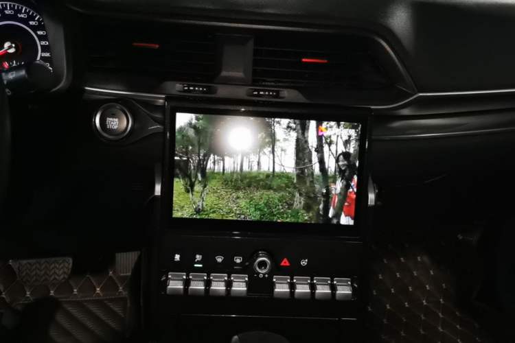 Used Haval H4 2018 Red-Label 1.5 GDIT DCT Fashion Edition Audio And AC Panel