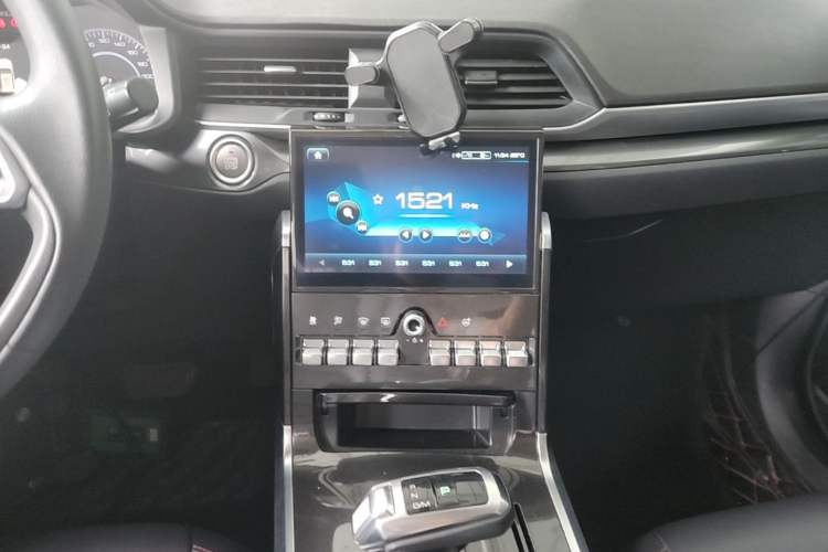 Used Haval H4 2018 Red-Label 1.3 GDIT DCT Fashion Edition Audio And AC Panel