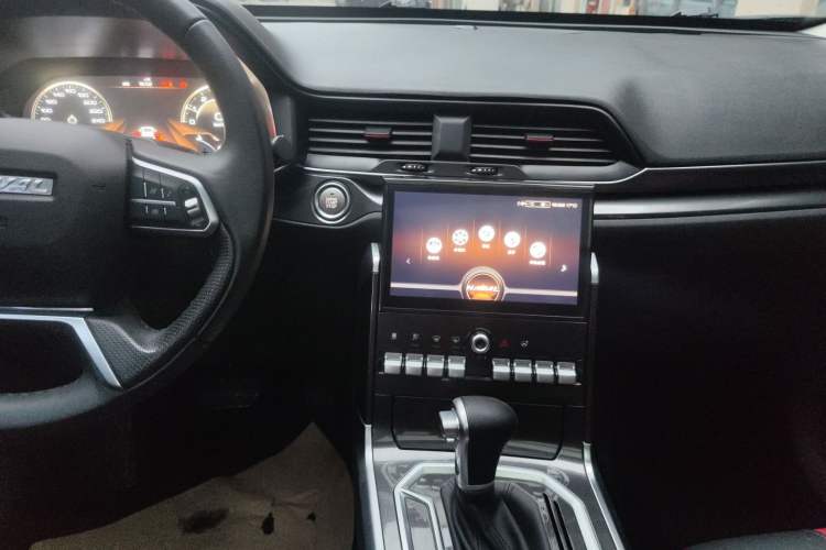 Used Haval H4 2018 Red-Label 1.5 GDIT DCT Fashion Edition Audio And AC Panel