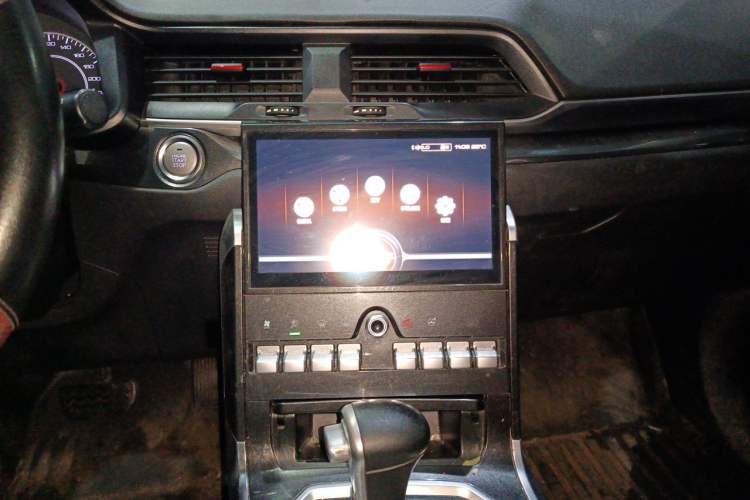 Used Haval H4 2018 Red-Label 1.5 GDIT DCT Fashion Edition Audio And AC Panel