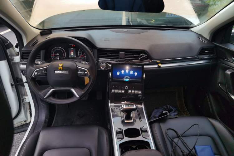 Used Haval H4 2018 Blue Label 1.3 GDIT DCT Fashion Edition Center Console