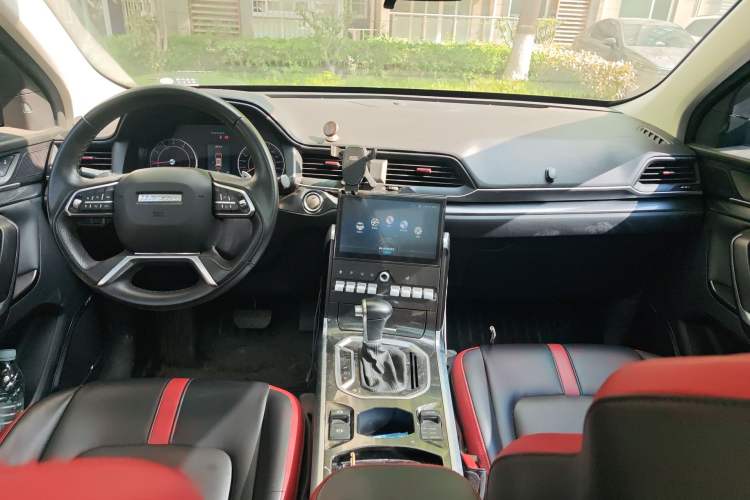 Used Haval H4 2018 Red-Label 1.5 GDIT DCT Fashion Edition Center Console