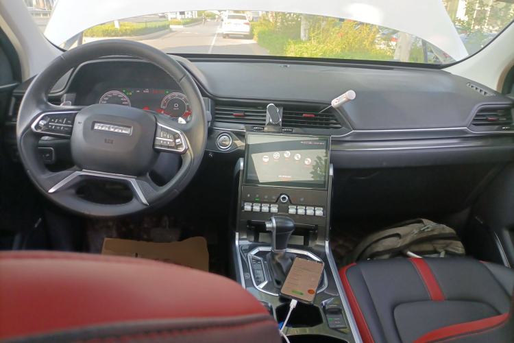 Used Haval H4 2018 Red-Label 1.5 GDIT DCT Fashion Edition Center Console