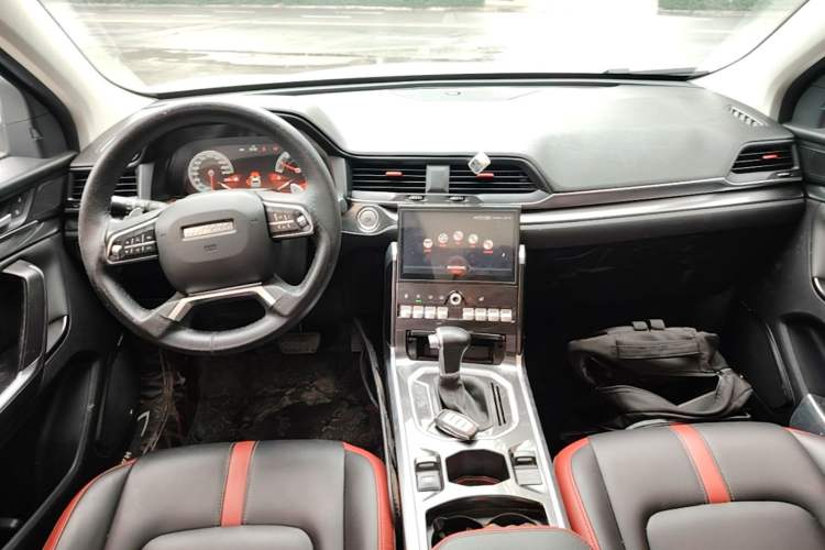 Used Haval H4 2018 Red-Label 1.5 GDIT DCT Fashion Edition Center Console