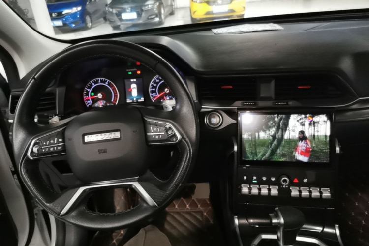 Used Haval H4 2018 Red-Label 1.5 GDIT DCT Fashion Edition Center Console