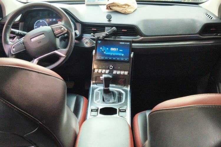 Used Haval H4 2018 Red-Label 1.5 GDIT DCT Fashion Edition Center Console