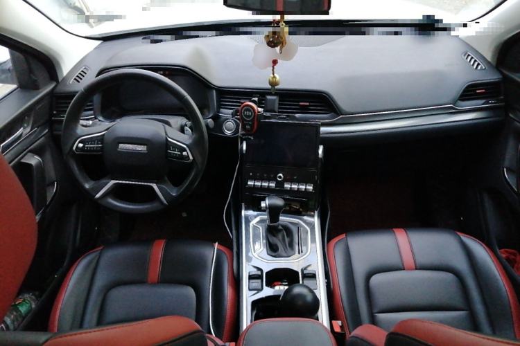 Used Haval H4 2018 Red-Label 1.5 GDIT DCT Fashion Edition Center Console