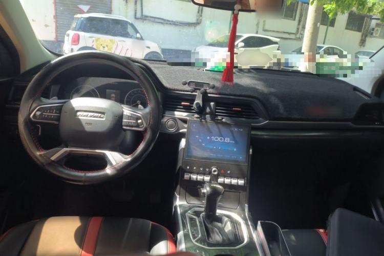 Used Haval H4 2018 Red-Label 1.5 GDIT DCT Fashion Edition Center Console