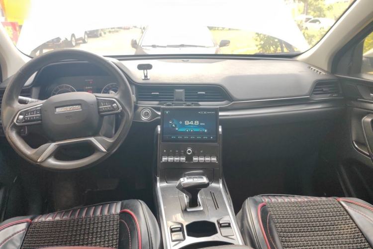Used Haval H4 2018 Blue Label 1.3 GDIT DCT Fashion Edition Center Console